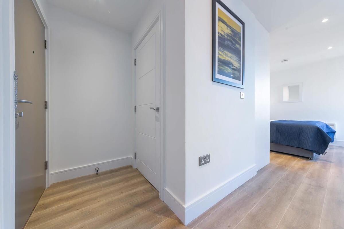Modern Studio Apartment In East Grinstead Ngoại thất bức ảnh