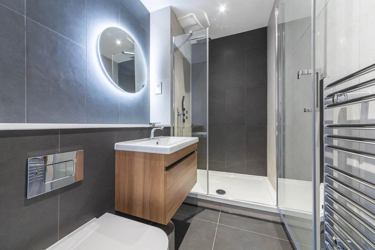 Modern Studio Apartment In East Grinstead Ngoại thất bức ảnh